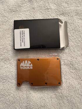 Z0173nov Mac Tools Hard Case Wallet