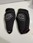 Troy Lee Designs Raid Knee Guards Large. Fixed Price $92.00.