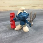 Smurfs 20110 Hair Stylist Barber Comb Scissors Figure Vintage Pvc Figurine. Fixed Price $16.00.