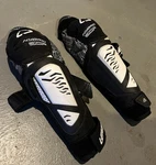 Leatt 3DF Hybrid Ext Youth Junior Knee Guard White/black. Fixed Price $70.00.