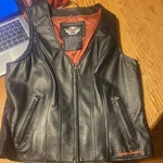 Harley Davidson Women's Leather Vest Size Lg 98156-09VW Rn 103819. Fixed Price $45.99.